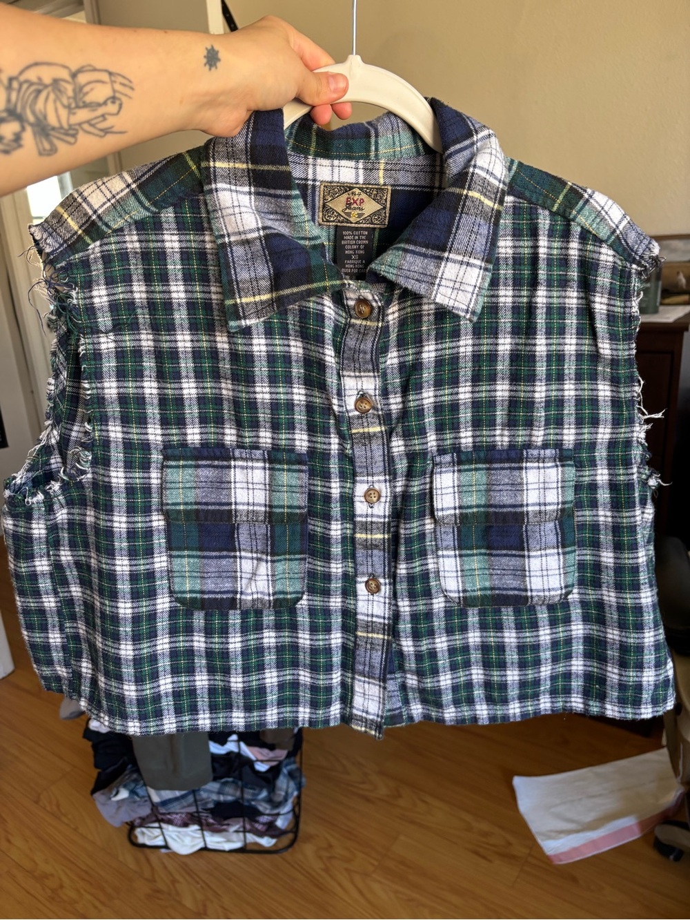 Sleeveless Plaid Button-Down Shirt in Green & Navy